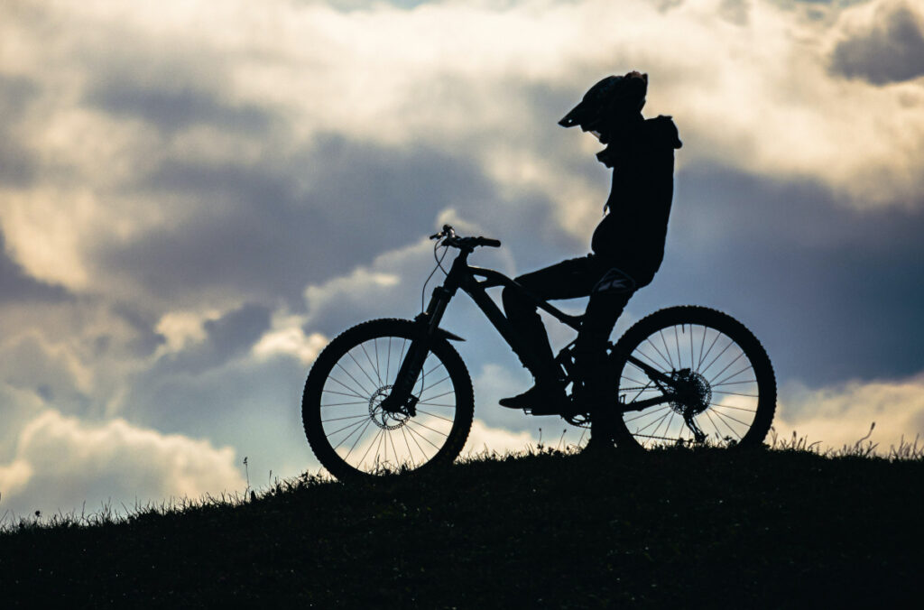 Mountain biking knee pain is common.